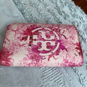 Tory Burch wallet